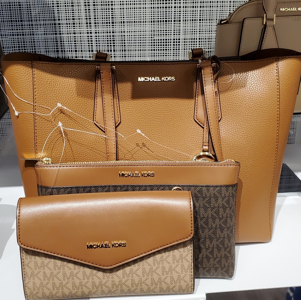 MICHAEL KORS - KIMBERLY 3in1 TOTE - Picture 1 of 8